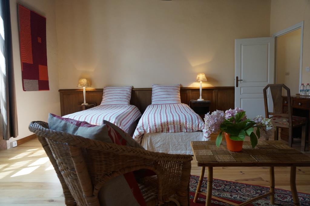 Bed and Breakfast Maison Arriu Montaut  Zimmer foto